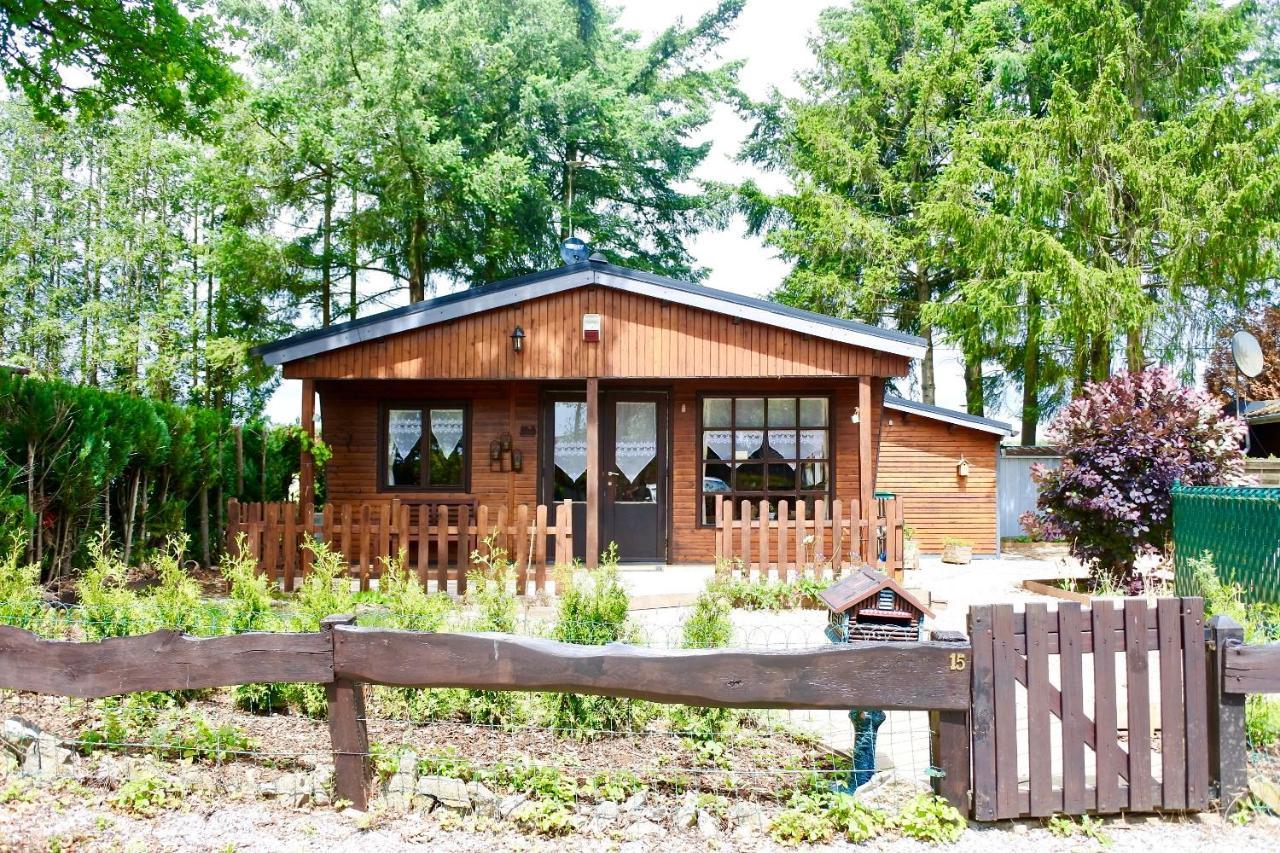 Chalet Le Chaleureux 1 à 4 personnes Vila Resteigne Exterior foto